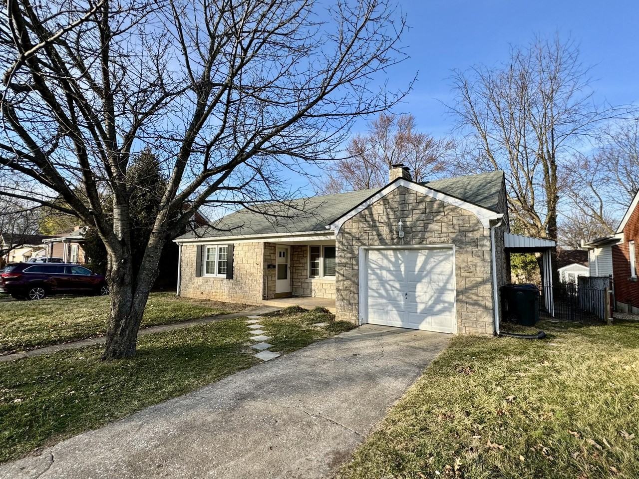 479 Stratford Dr - Photo 5 of 50