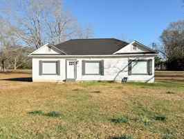 featured image of 220 N Ashurst Ave