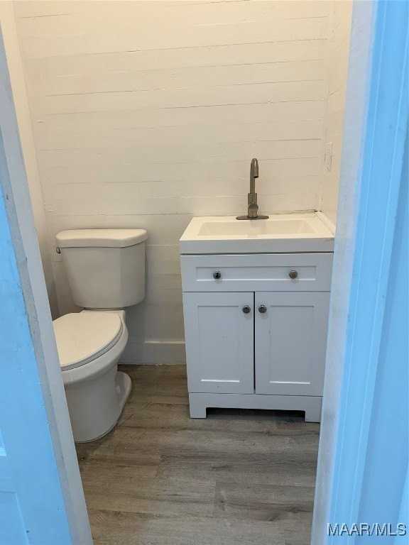 220 N Ashurst Ave - Photo 3 of 5