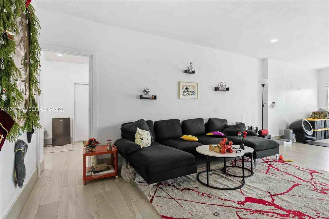 5737 Sw 6th St - Photo 3 of 8