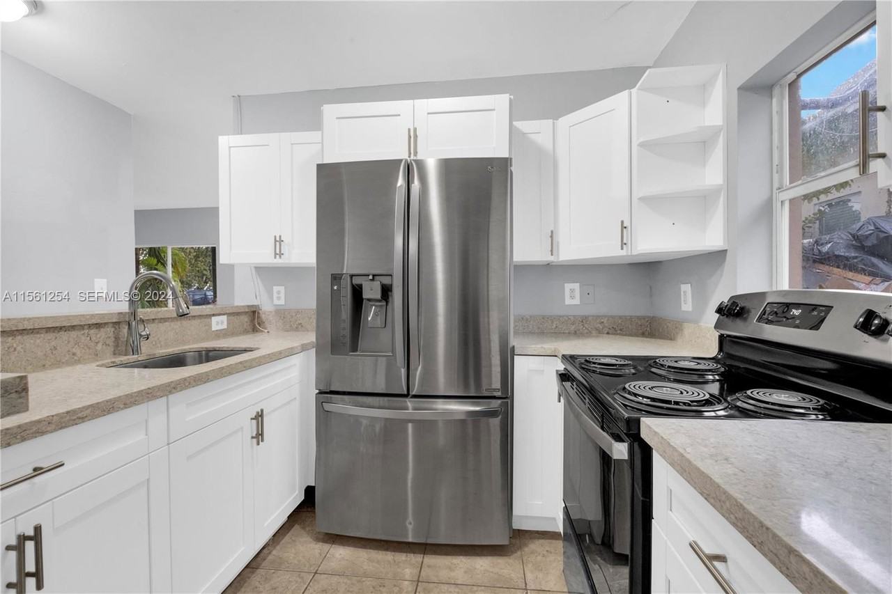 2000 Nw 27th St - Photo 4 of 8