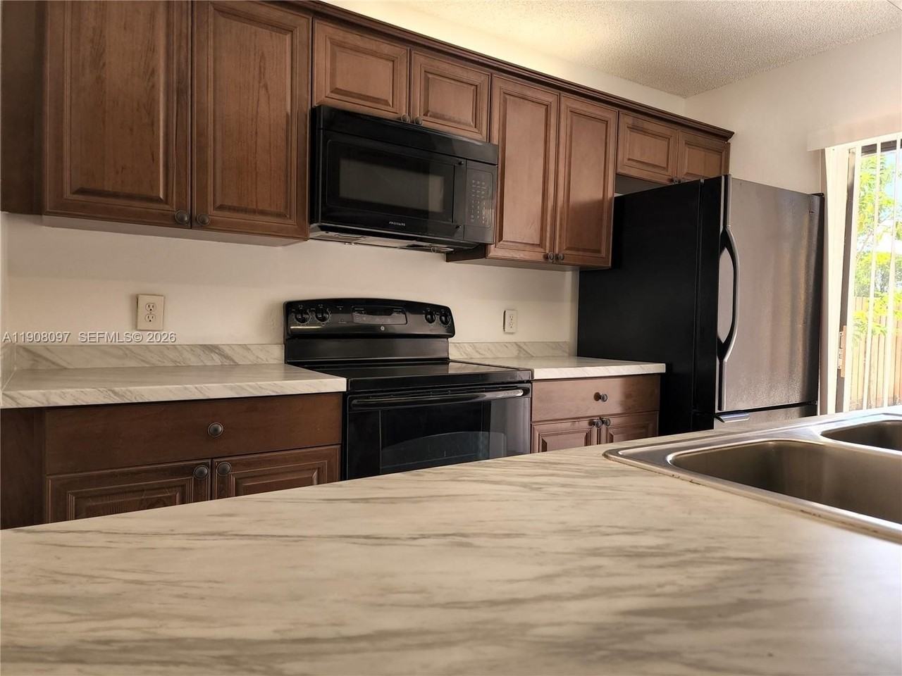 2706 27th Way #2706 - Photo 4 of 19