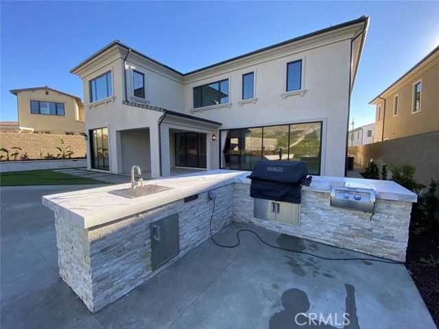 101 Interstellar - Photo 3 of 8