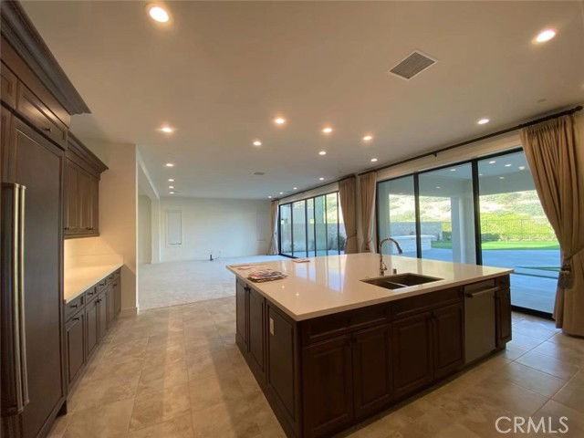 101 Interstellar - Photo 6 of 8