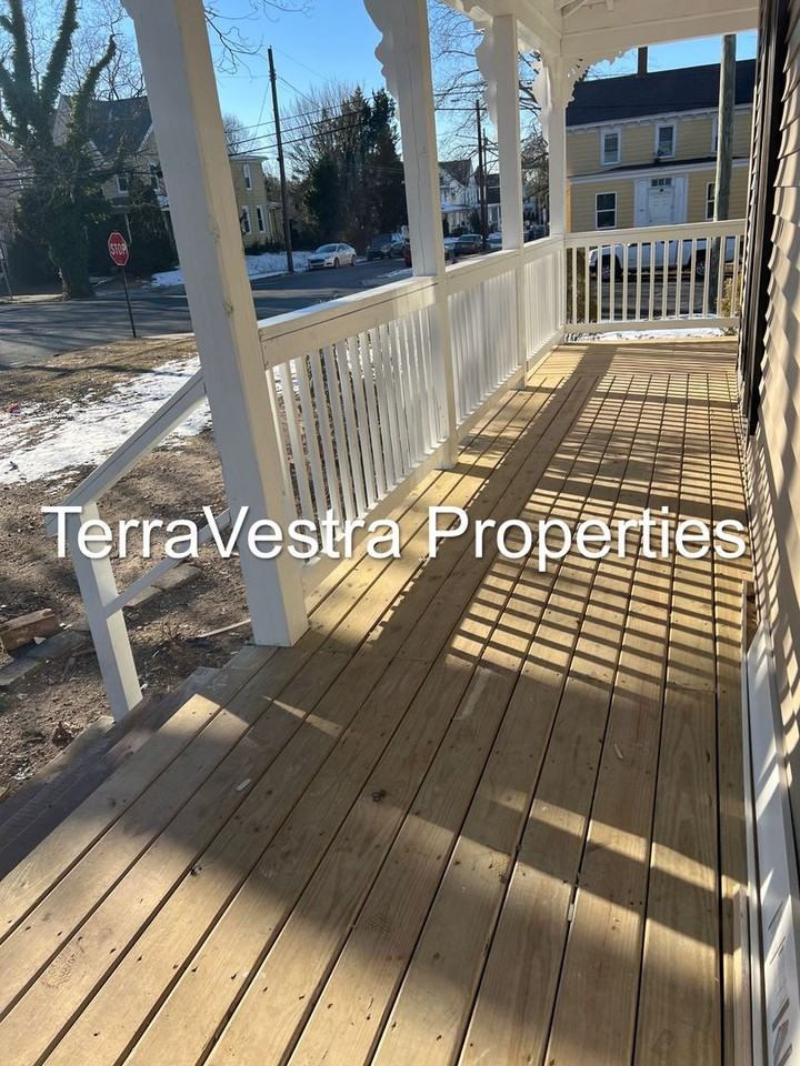 321-323 Atlantic Street - Photo 4 of 50