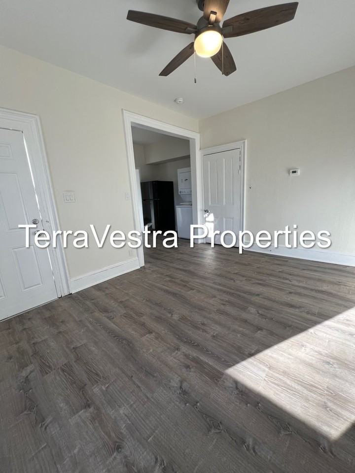 321-323 Atlantic Street - Photo 5 of 50