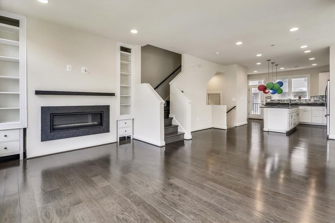 8060 Red Hook St - Photo 3 of 50