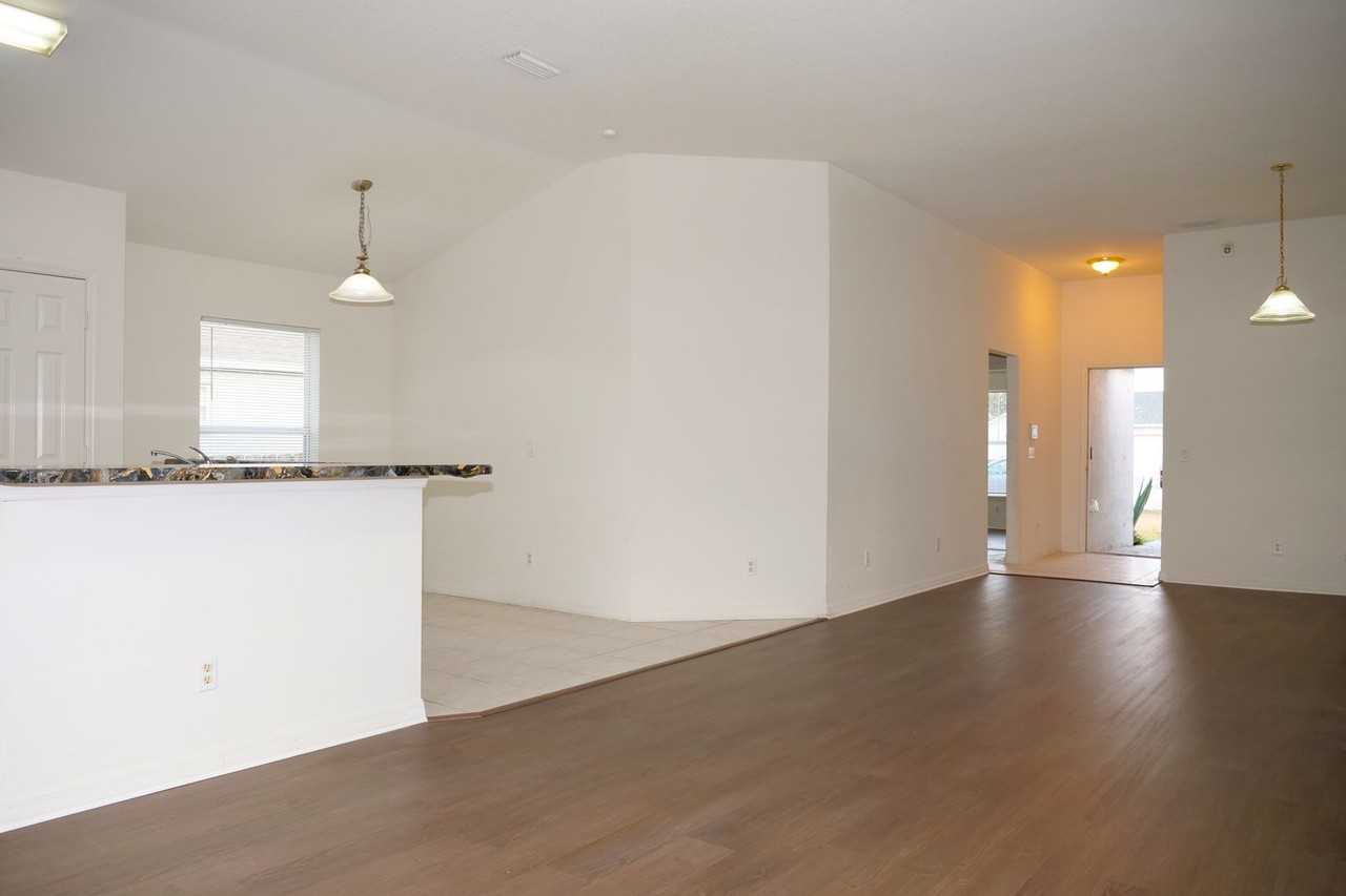 415 Danube Way - Photo 3 of 18