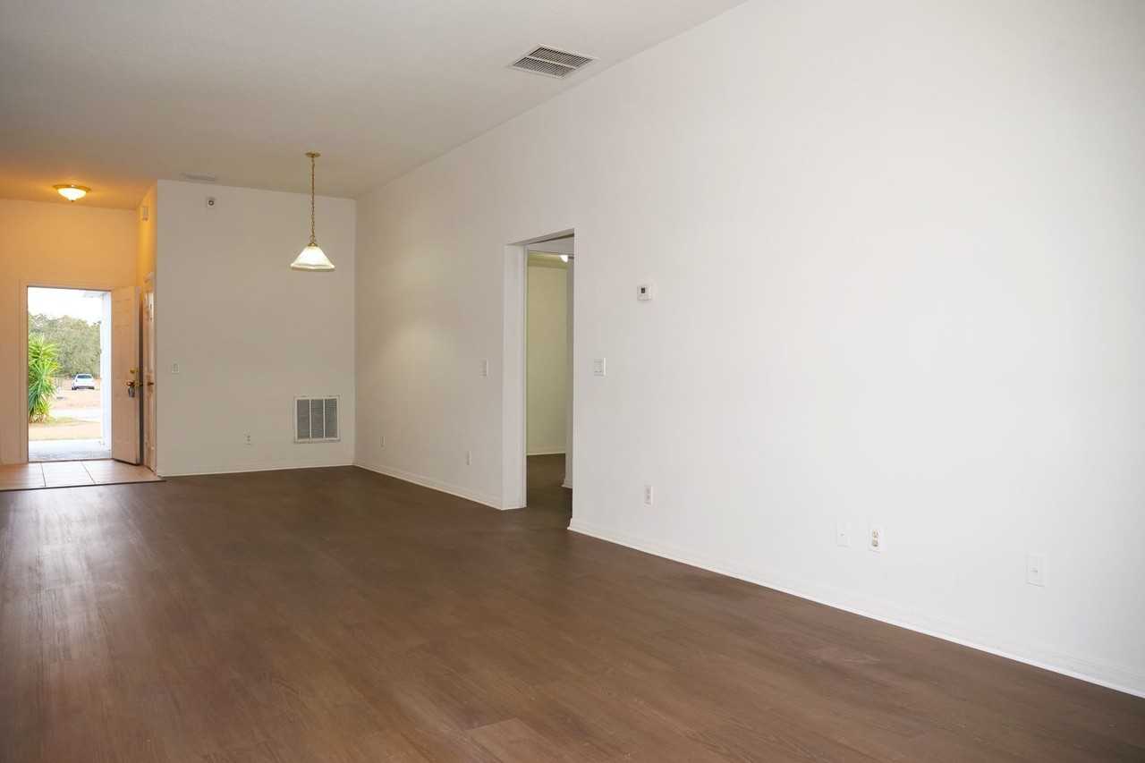 415 Danube Way - Photo 4 of 18