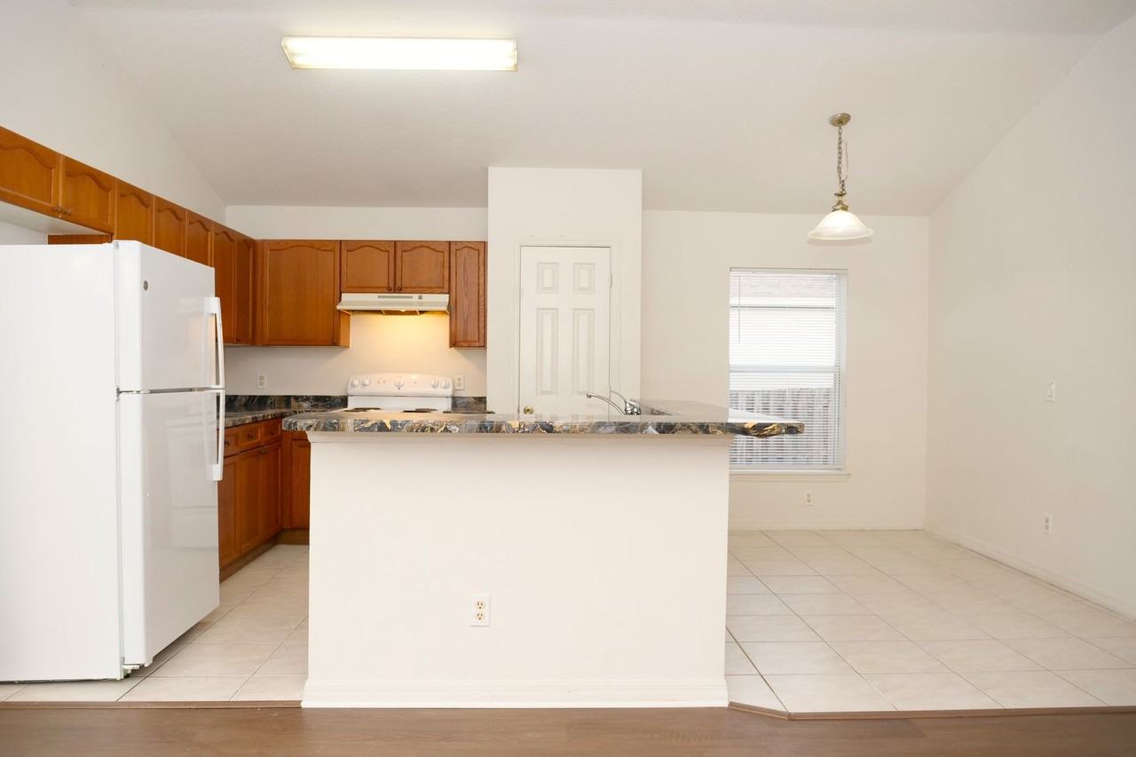 415 Danube Way - Photo 6 of 18