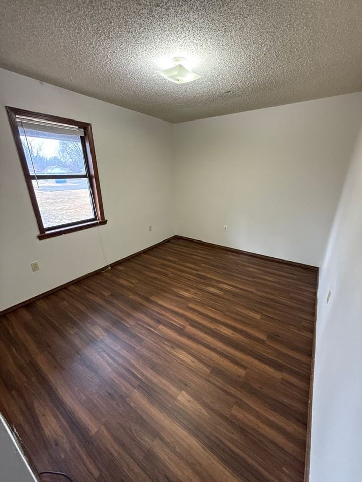 805 E N St - Photo 6 of 10