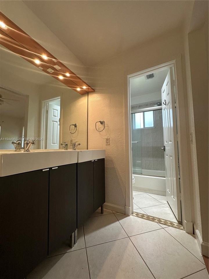 4279 Greenbriar Ln - Photo 6 of 8