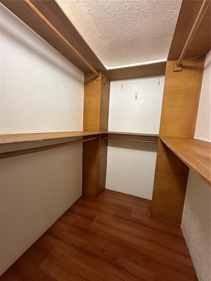 4279 Greenbriar Ln - Photo 7 of 8