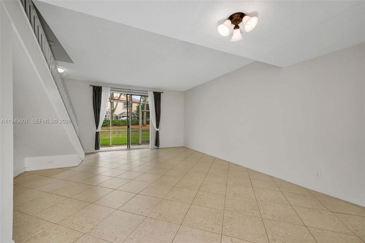 1210 Sorrento Dr - Photo 3 of 8