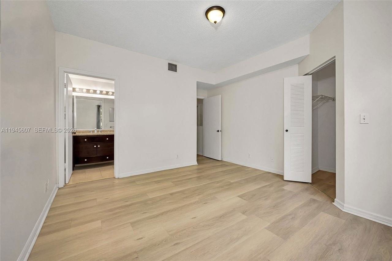 1210 Sorrento Dr - Photo 5 of 8