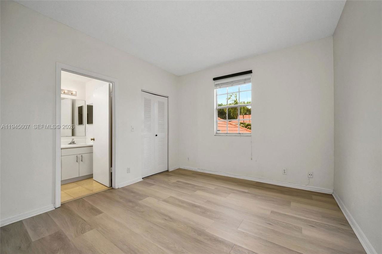 1210 Sorrento Dr - Photo 7 of 8