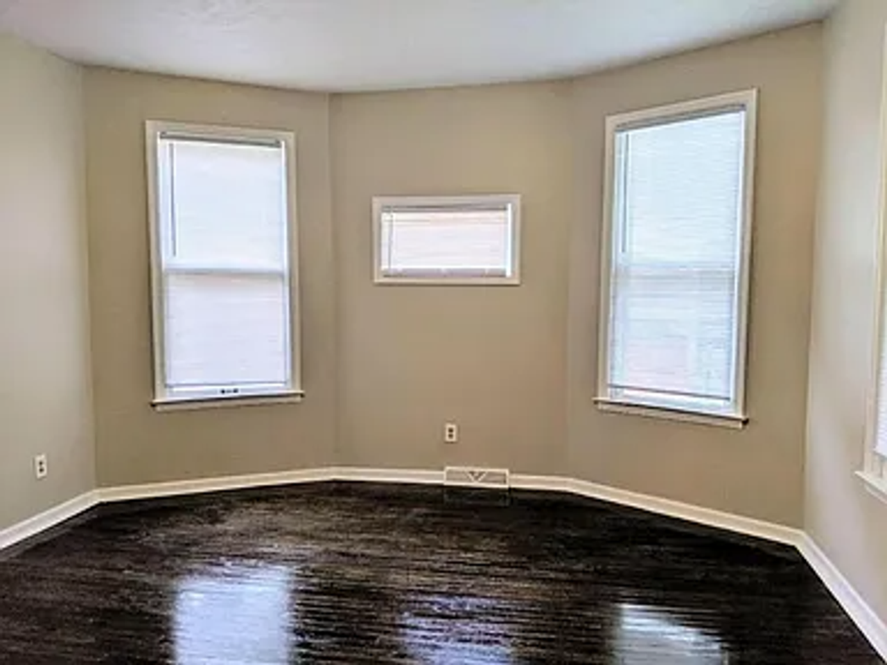 1014 N 32nd St - Photo 5 of 18