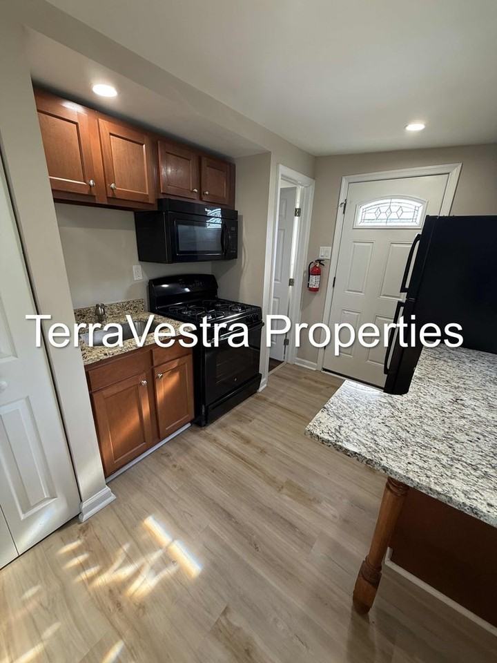 1881 Williamstown Rd - Photo 2 of 9