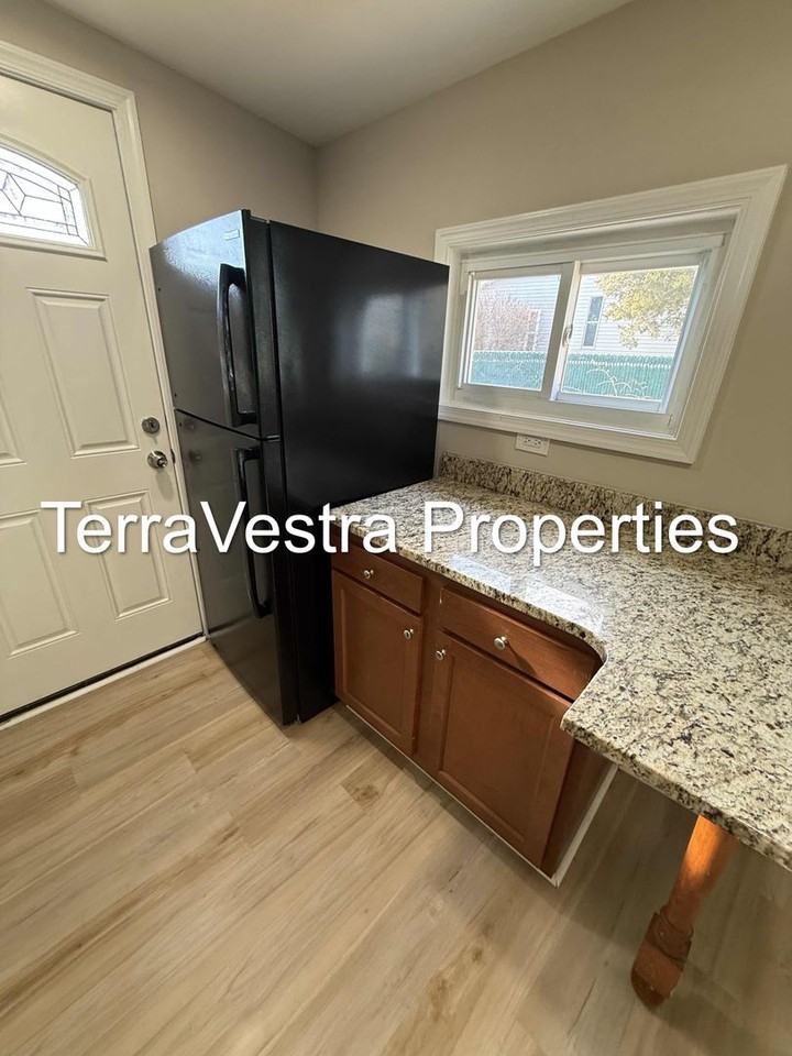 1881 Williamstown Rd - Photo 4 of 9