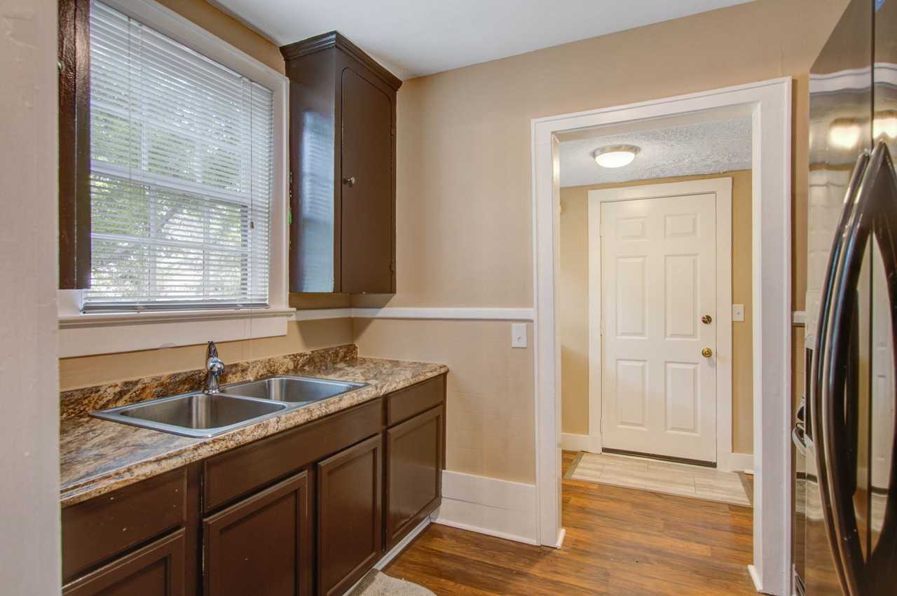 15 Addlestone Ave - Photo 7 of 8