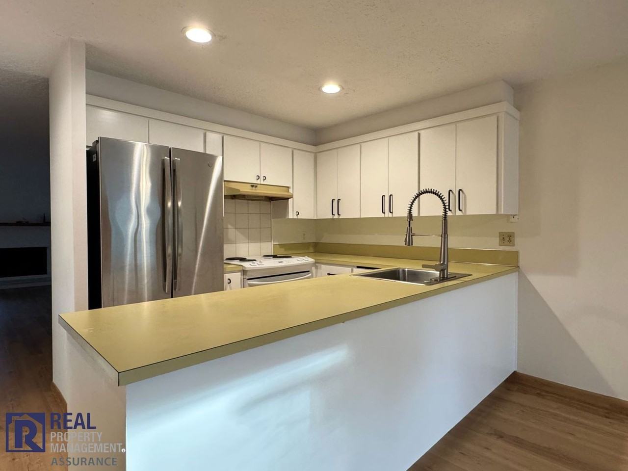 15402 Sw Village Ln - Photo 3 of 25