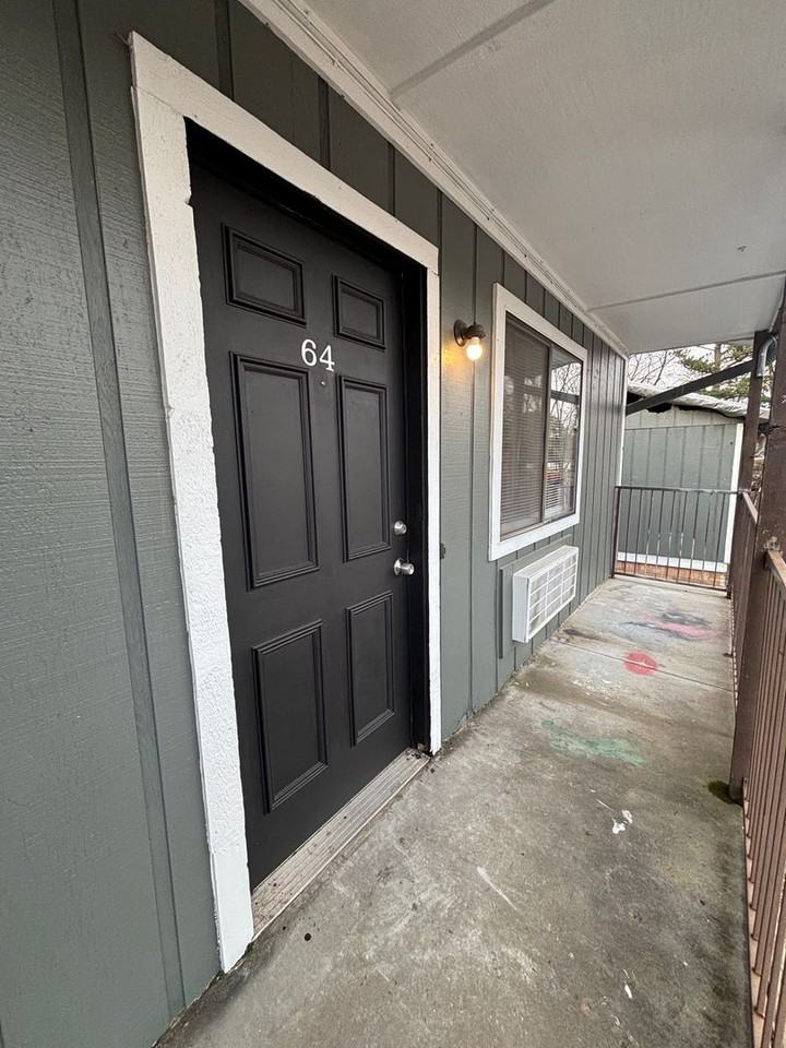 COLEMAN COURTYARD - Photo 3 of 14