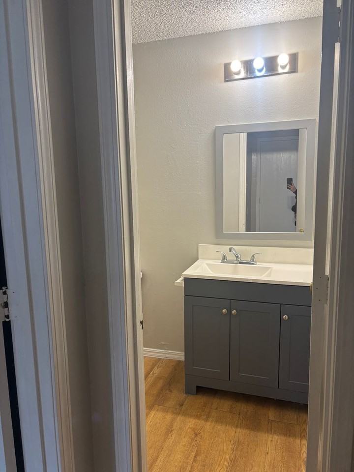 COLEMAN COURTYARD - Photo 4 of 14