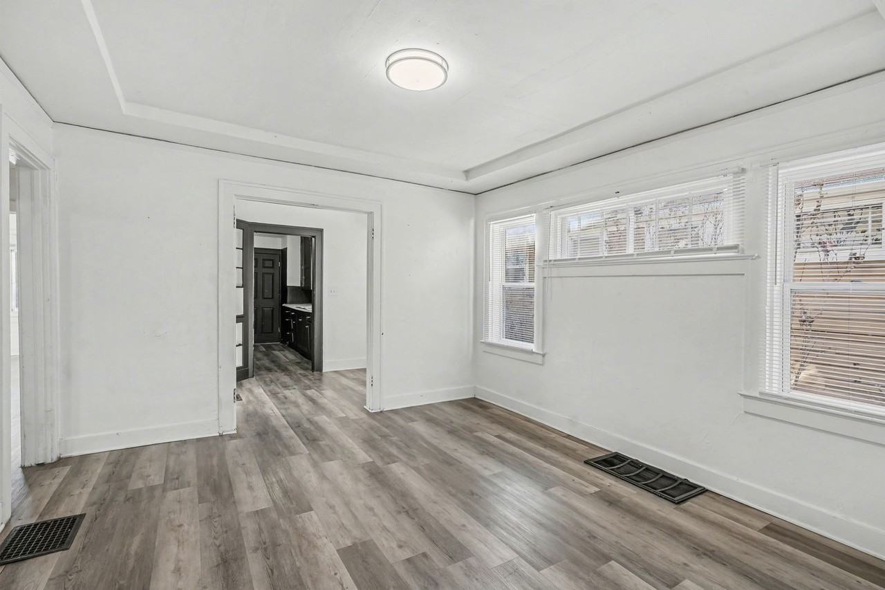 2219 E Gregory Blvd - Photo 2 of 14