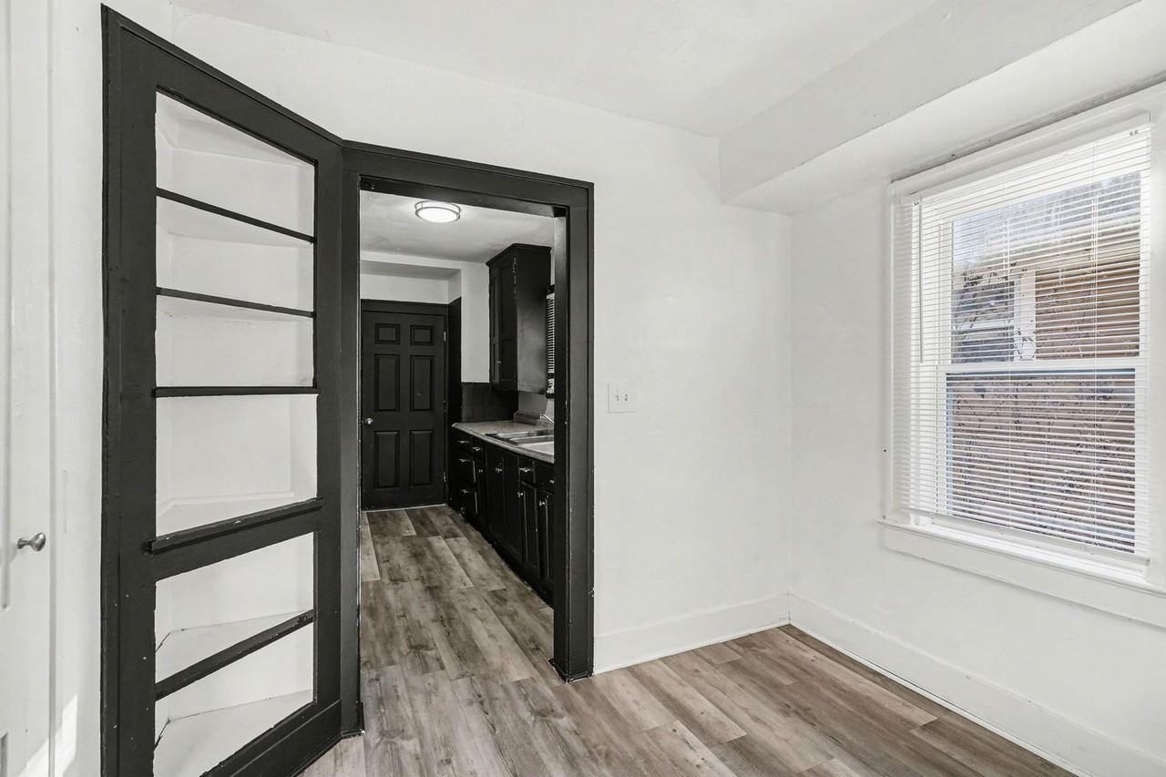 2219 E Gregory Blvd - Photo 4 of 14