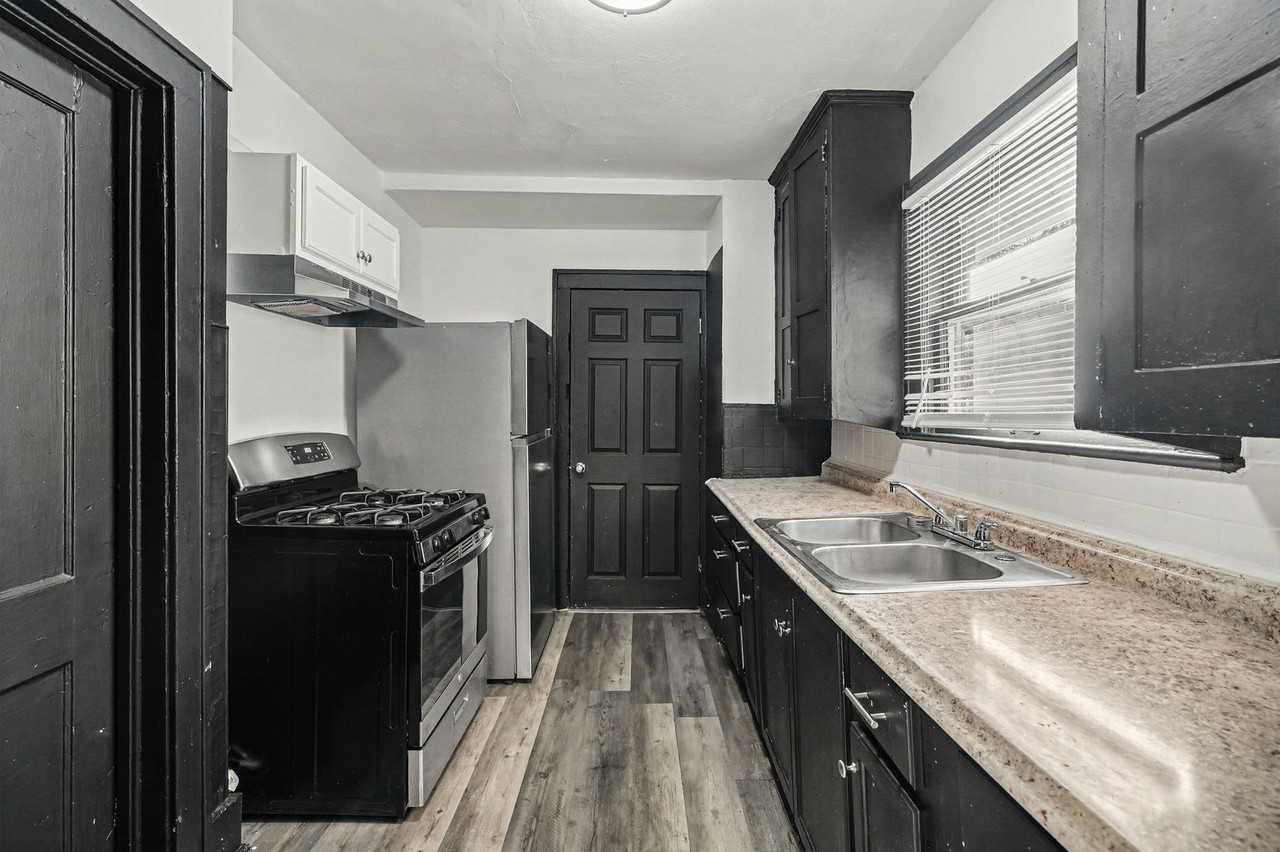 2219 E Gregory Blvd - Photo 5 of 14