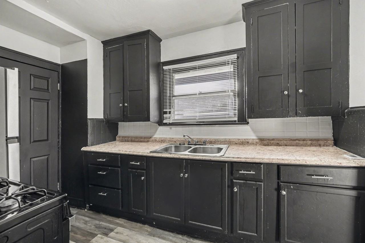 2219 E Gregory Blvd - Photo 6 of 14