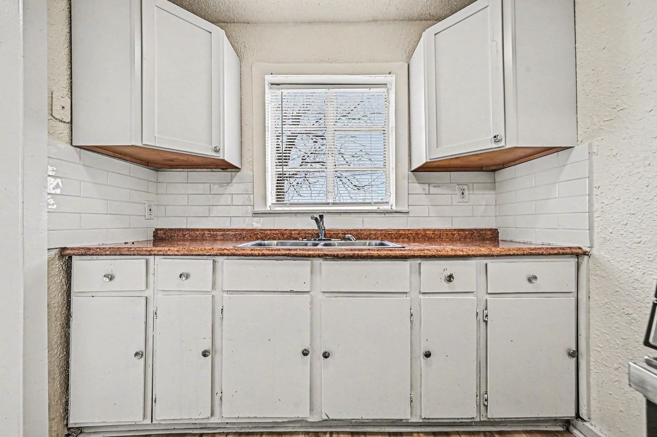 4216 Cleveland Ave - Photo 2 of 12