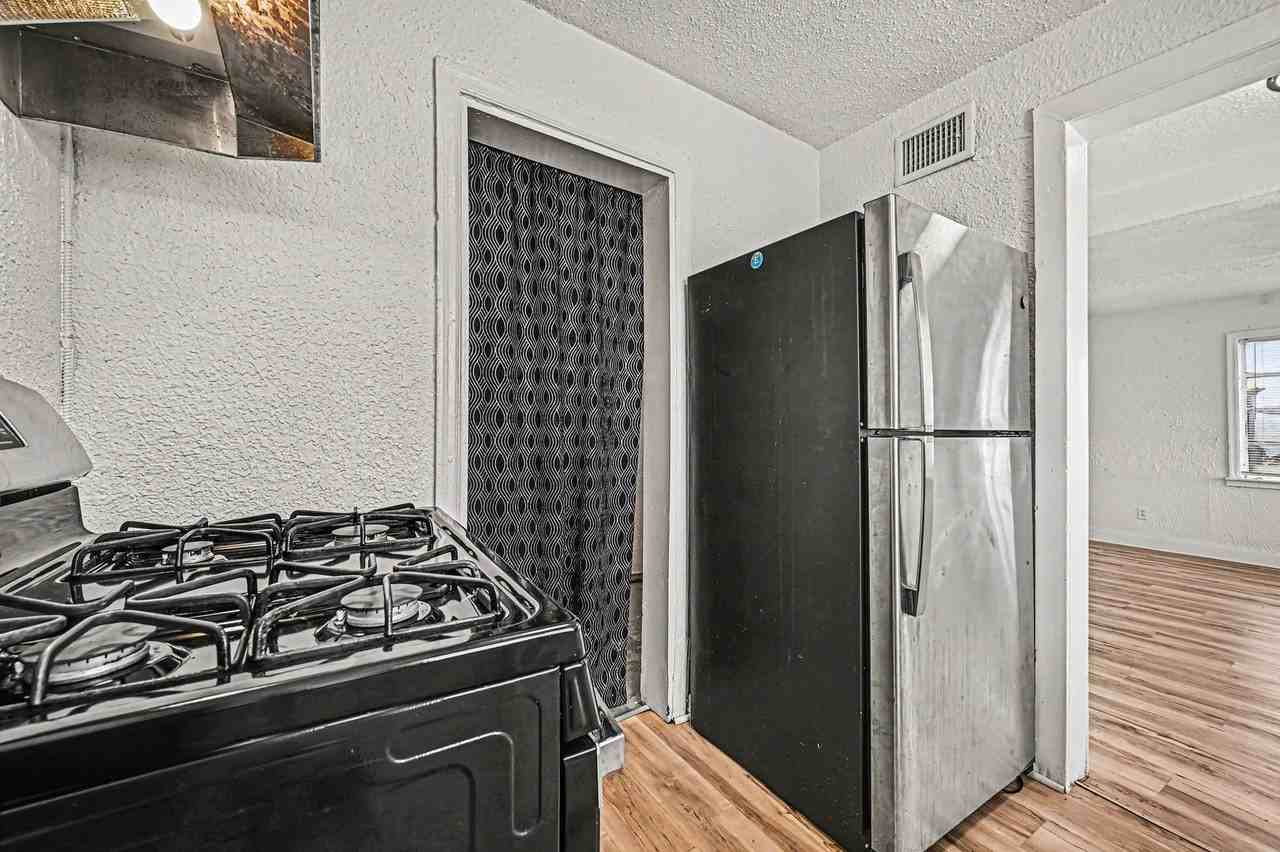 4216 Cleveland Ave - Photo 3 of 12