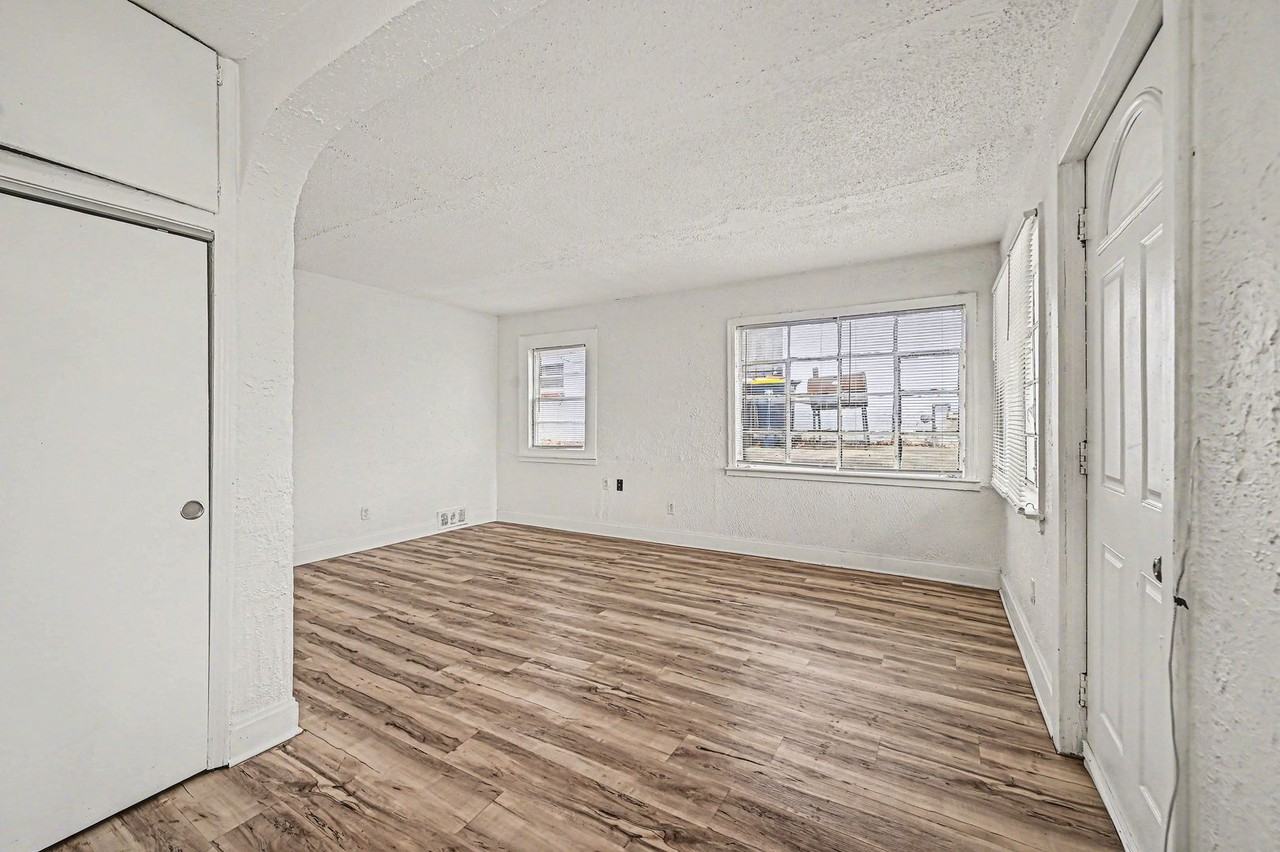 4216 Cleveland Ave - Photo 5 of 12