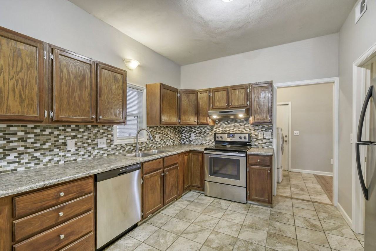 4413 Umatilla St - Photo 5 of 11