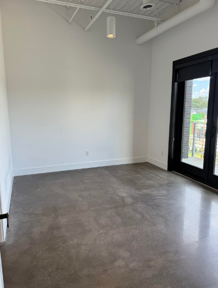 1131 Fairview Ave - Photo 7 of 12