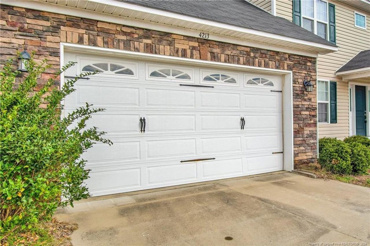 4213 Pleasantburg Dr - Photo 4 of 32