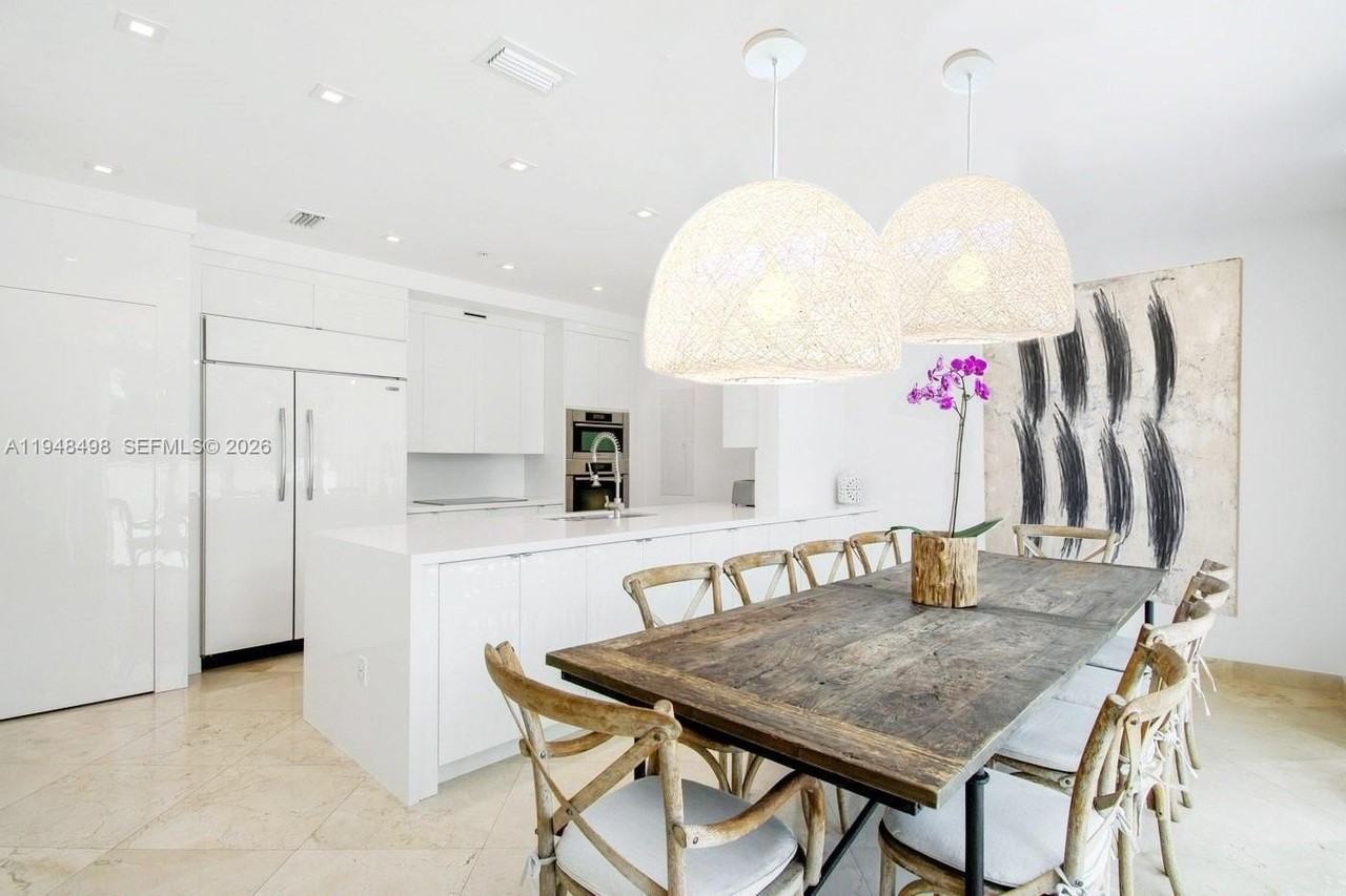 50 S Pointe Dr #TWN2 - Photo 4 of 28