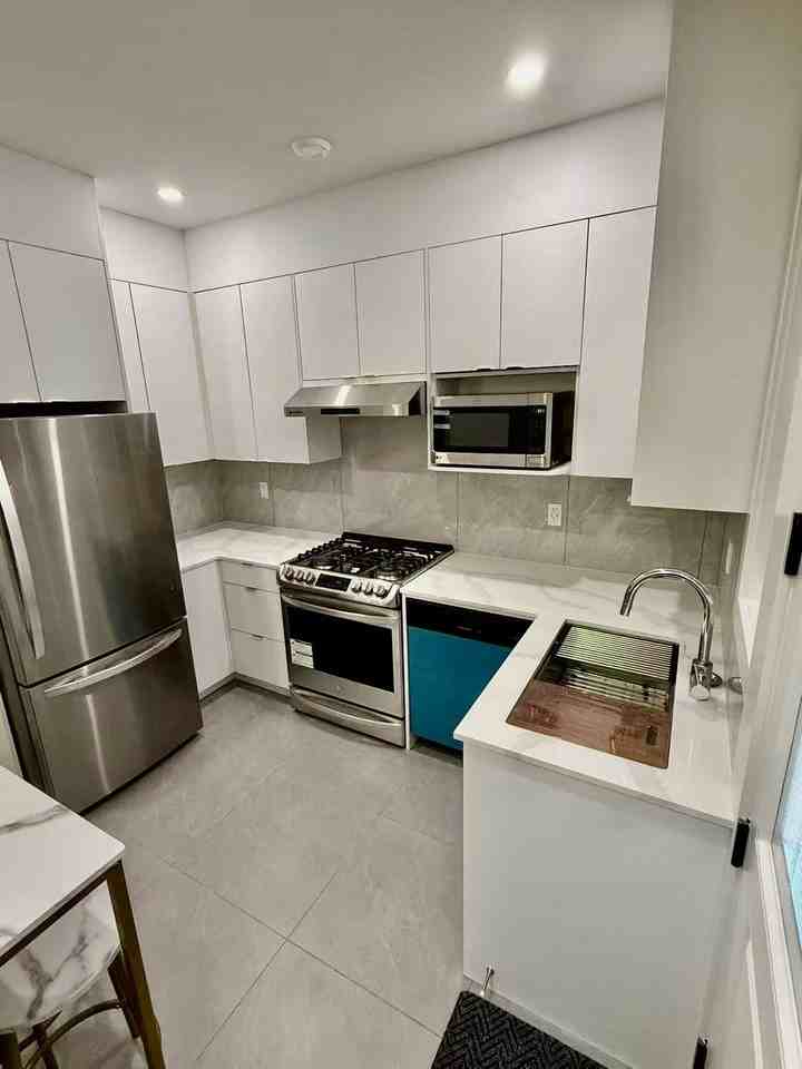 PENDER HOUSE - Photo 2 of 15