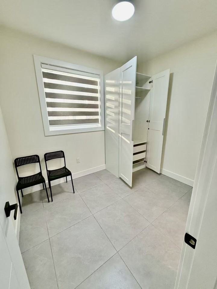 PENDER HOUSE - Photo 3 of 15