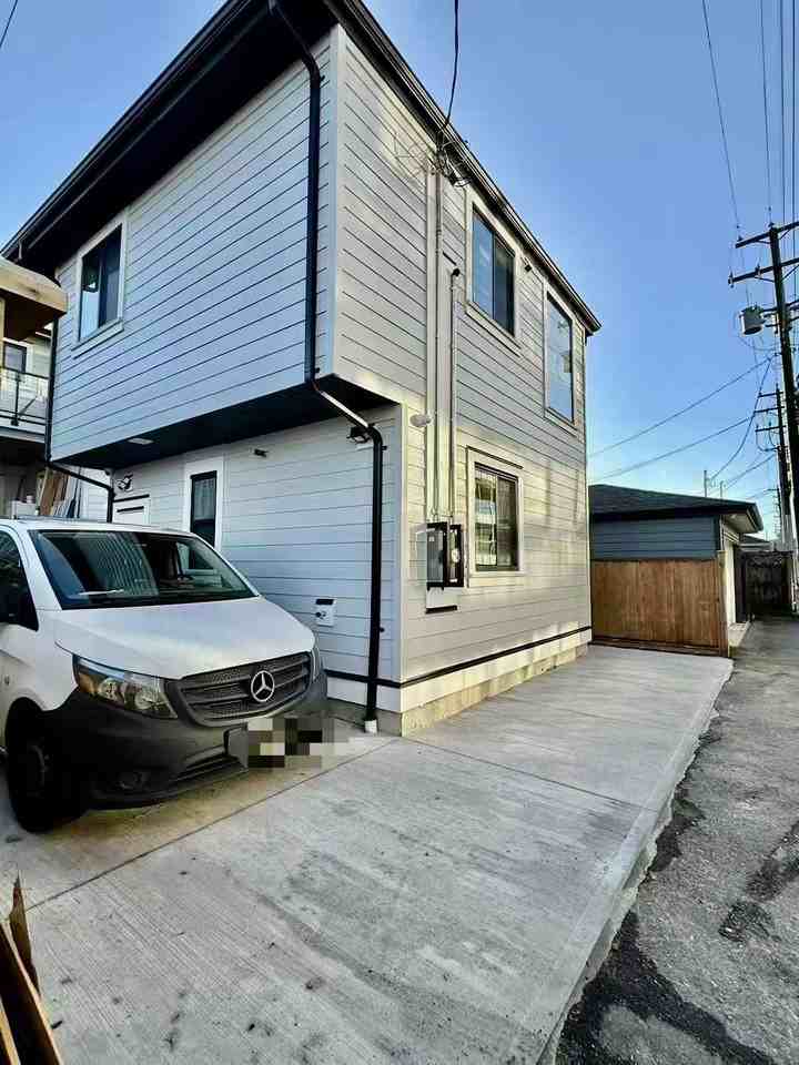 PENDER HOUSE - Photo 4 of 15