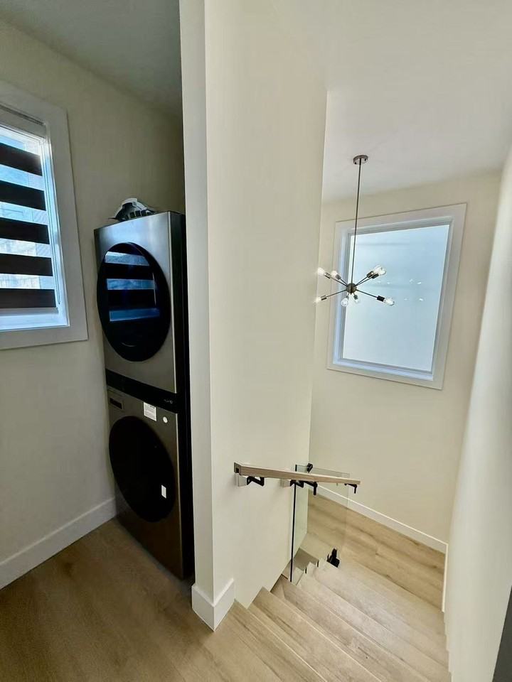 PENDER HOUSE - Photo 5 of 15