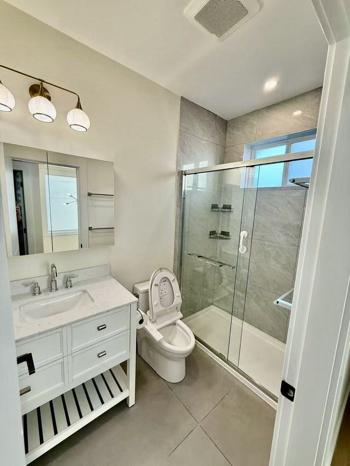 PENDER HOUSE - Photo 7 of 15