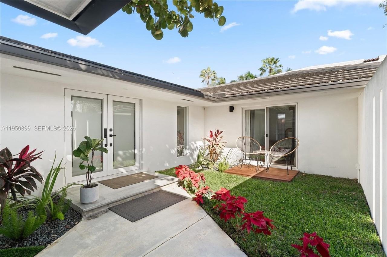 1071 Ne 83rd St - Photo 4 of 29