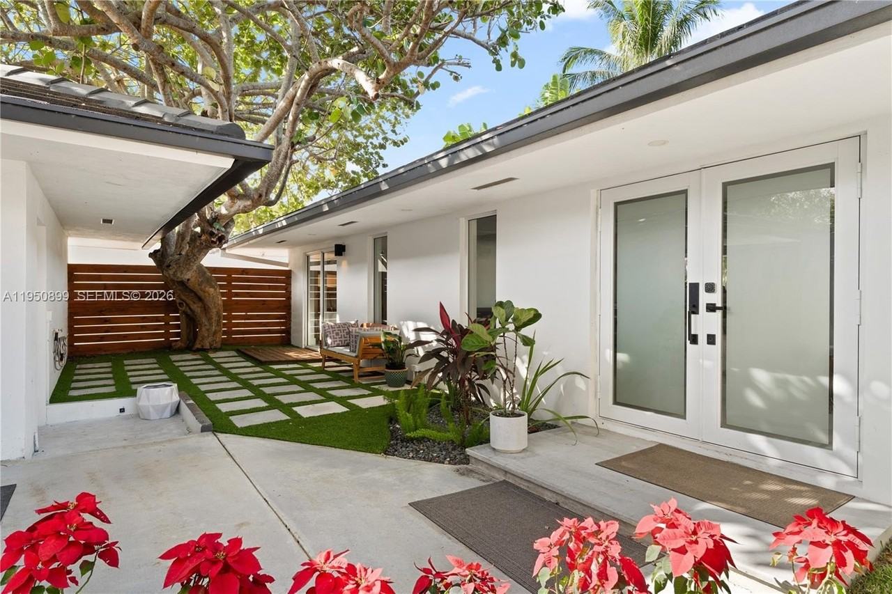 1071 Ne 83rd St - Photo 5 of 29