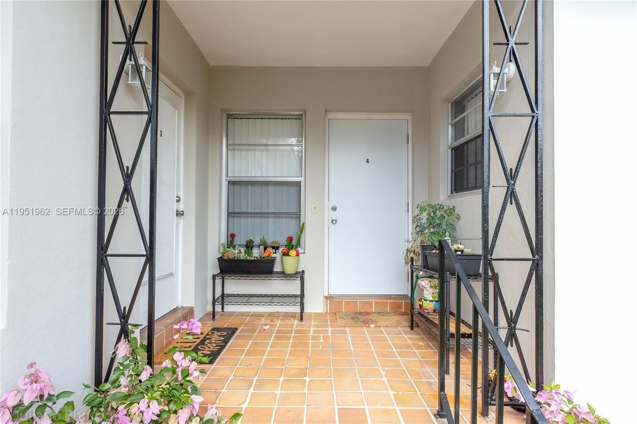 221 Antiquera Ave #3 - Photo 4 of 16