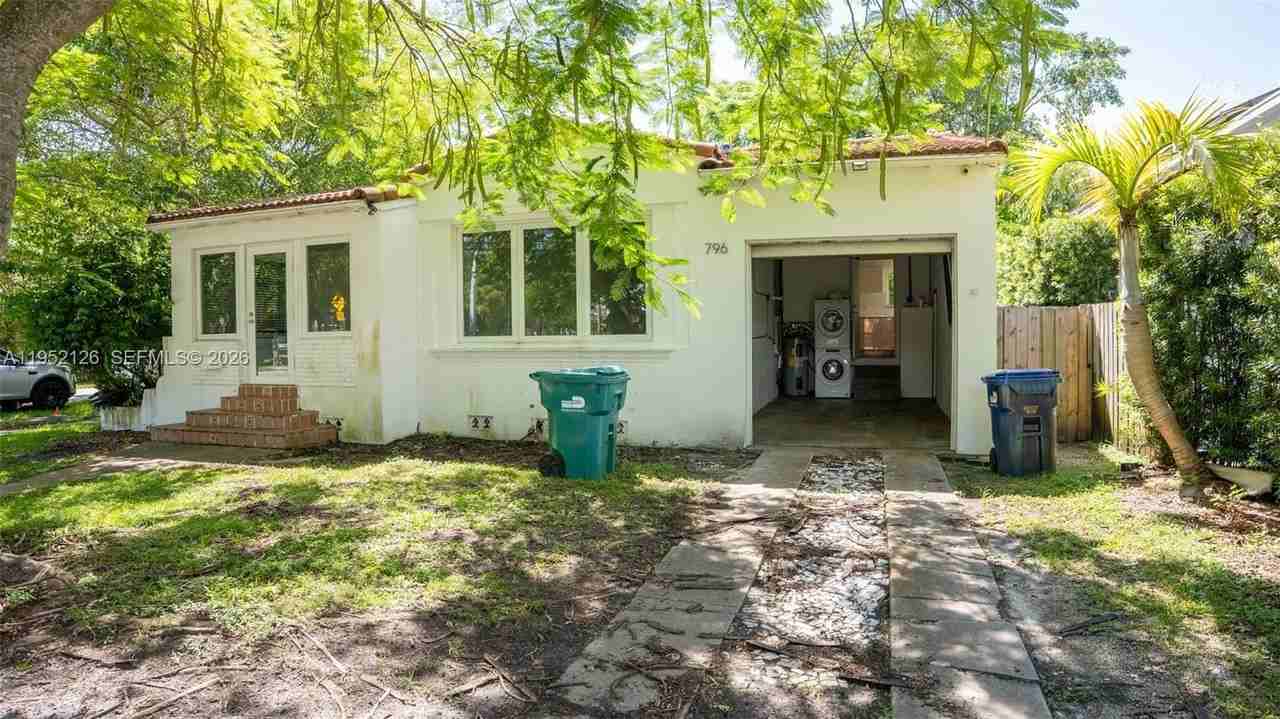 796 Ne 88th St - Photo 2 of 32