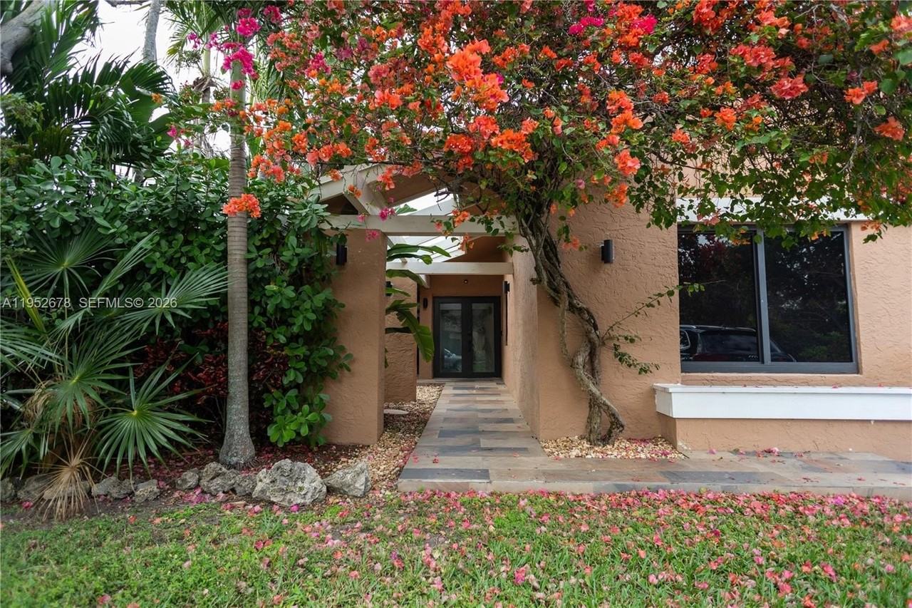 13565 Sw 116th Ter #0 - Photo 2 of 42