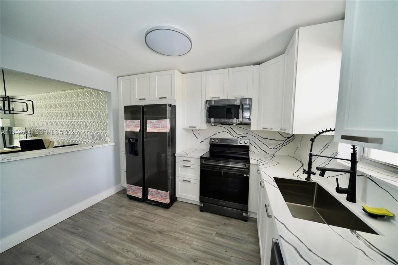 2541 Aragon Blvd #305 - Photo 2 of 19