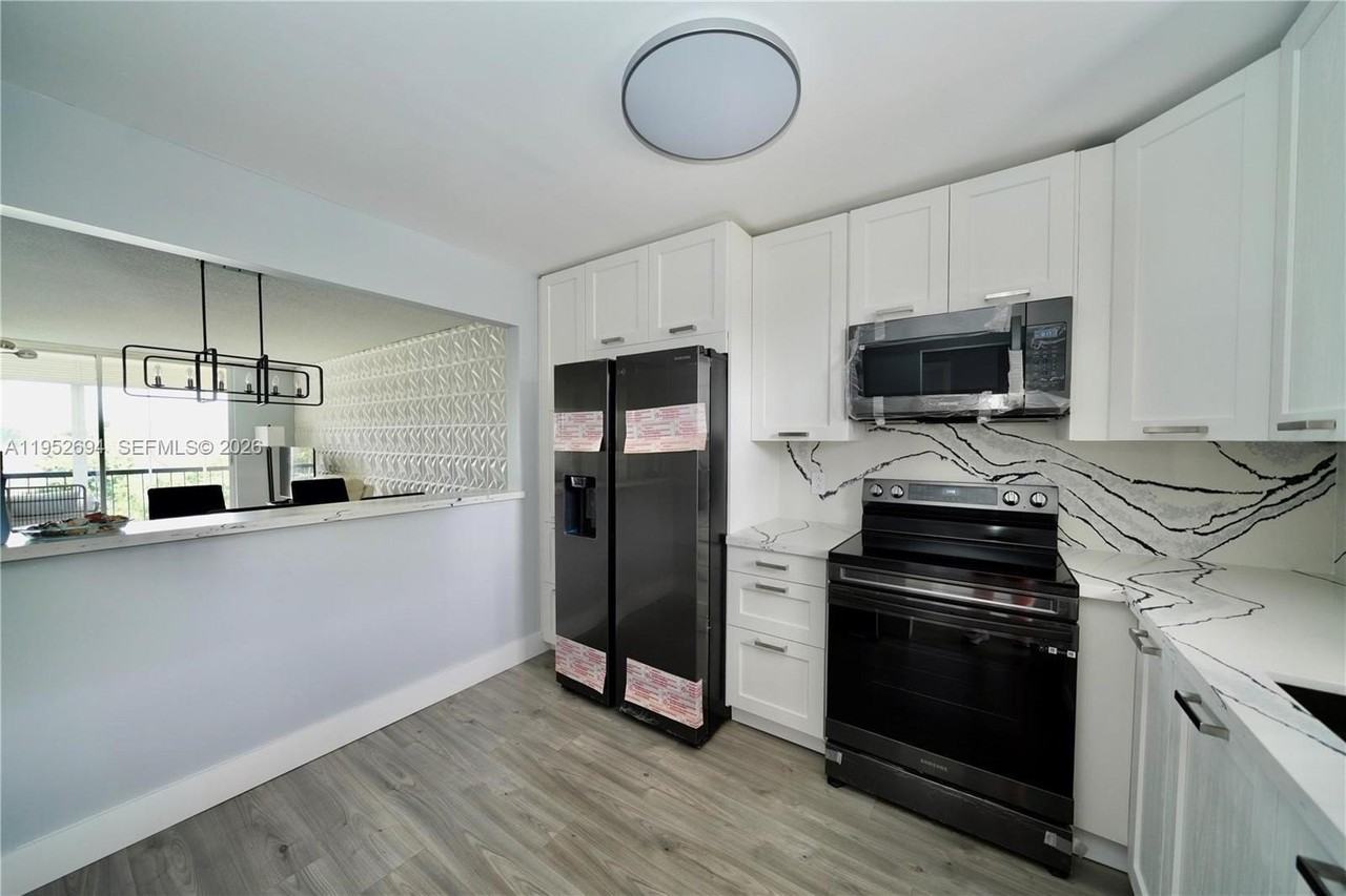 2541 Aragon Blvd #305 - Photo 3 of 19